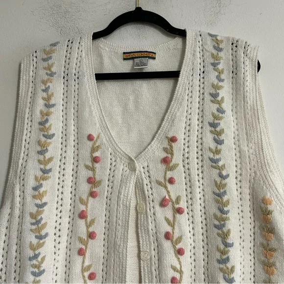 Vintage Pointelle Knit Floral Embroidered White Sweater Vest Cottage Grandmacore - Picture 6 of 10